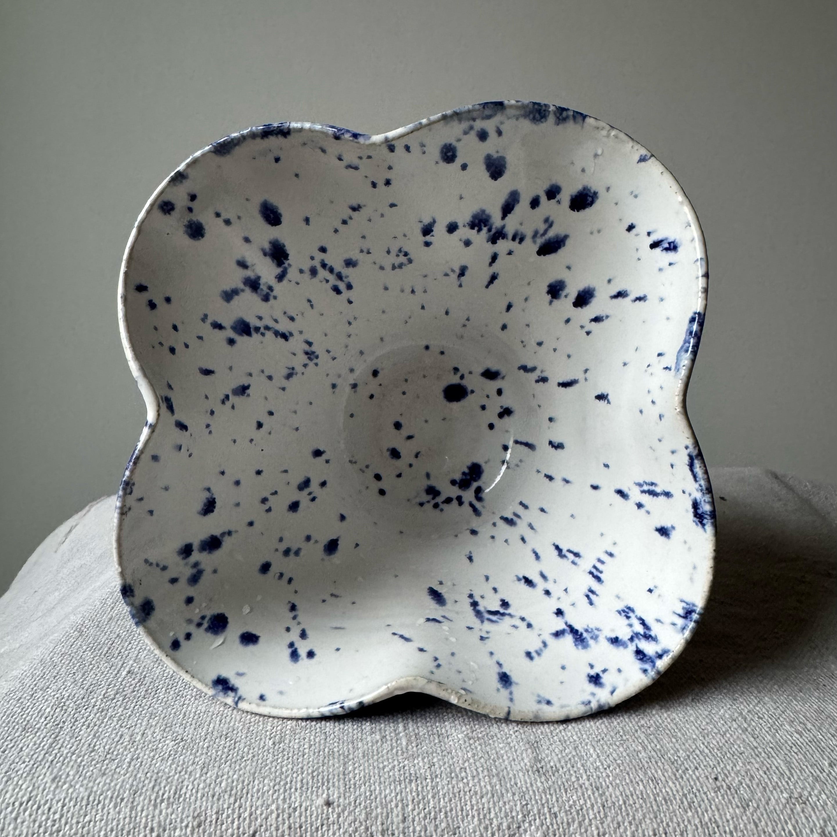 #204 Clover Vase
